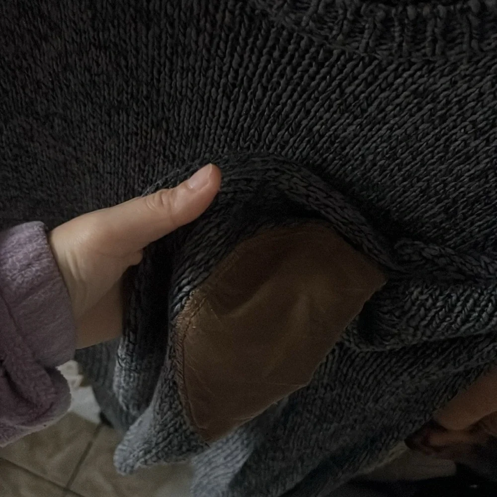 Sweater - Picture 3 of 3